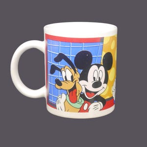 Vintage Mickey Mouse, Pluto & Donald Duck ceramic coffee or tea mug. image 2
