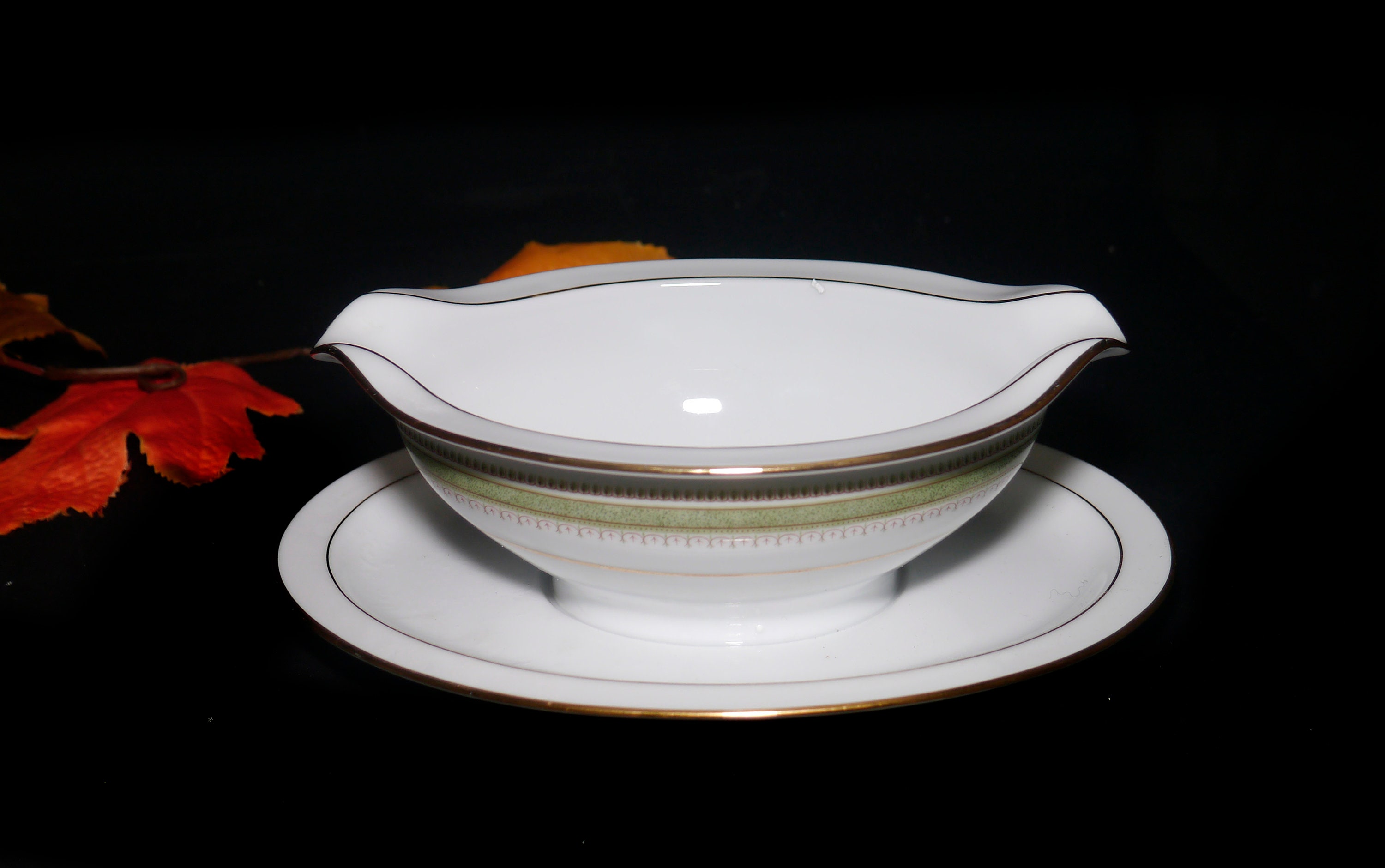 Noritake Enchantress gravy boat with attached underplate. Nitto Ware