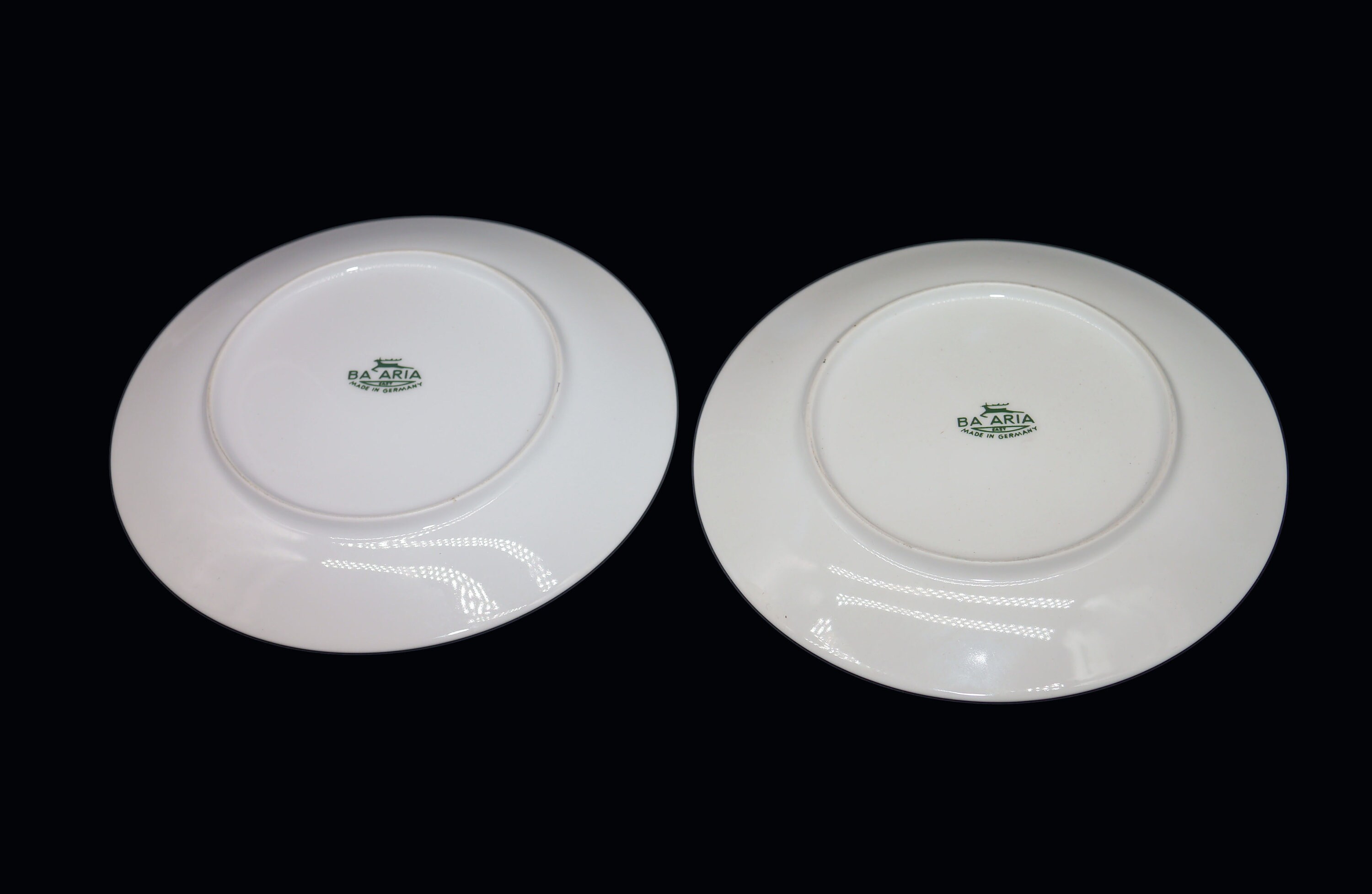 Pair of Kahla KHL9 Bavarian fruit plates made in Germany.
