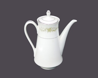 Premiere Fine China Sweet Hearts 3730 six-cup teapot with lid made in Japan.