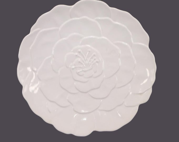 Studio Nova all-white Hibiscus flower-shaped round platter | chop plate | service plate made in Japan.