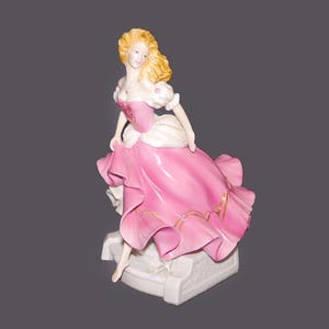 Franklin Mint Cinderella porcelain figurine designed by Gerda Neubacher in 1988.
