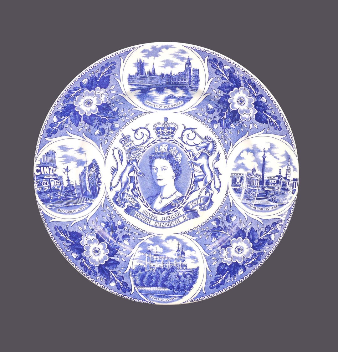 Queen Elizabeth II 1977 Silver Jubilee Blue-and-white Display