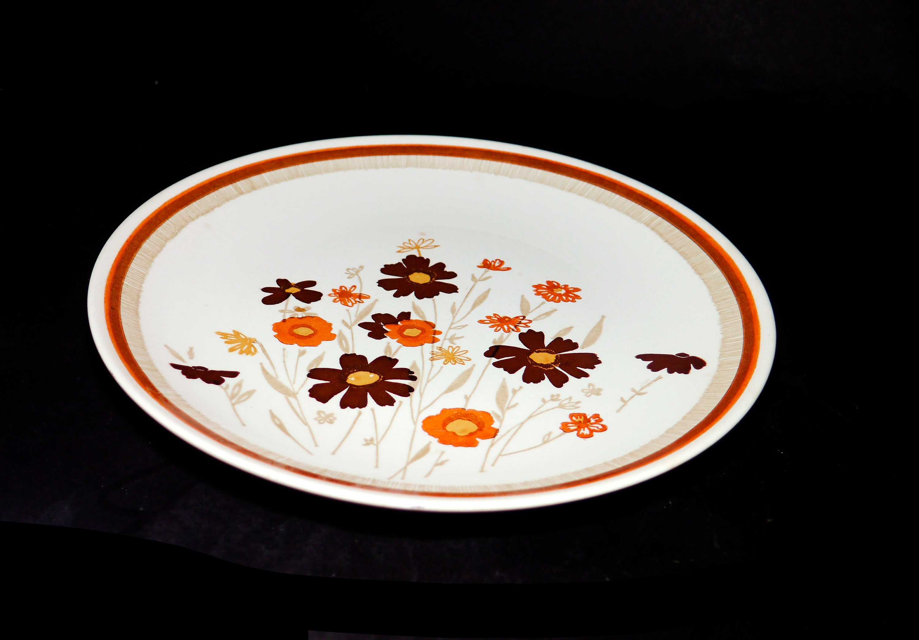 Royal China Sunshine stoneware dinner plate made in USA.