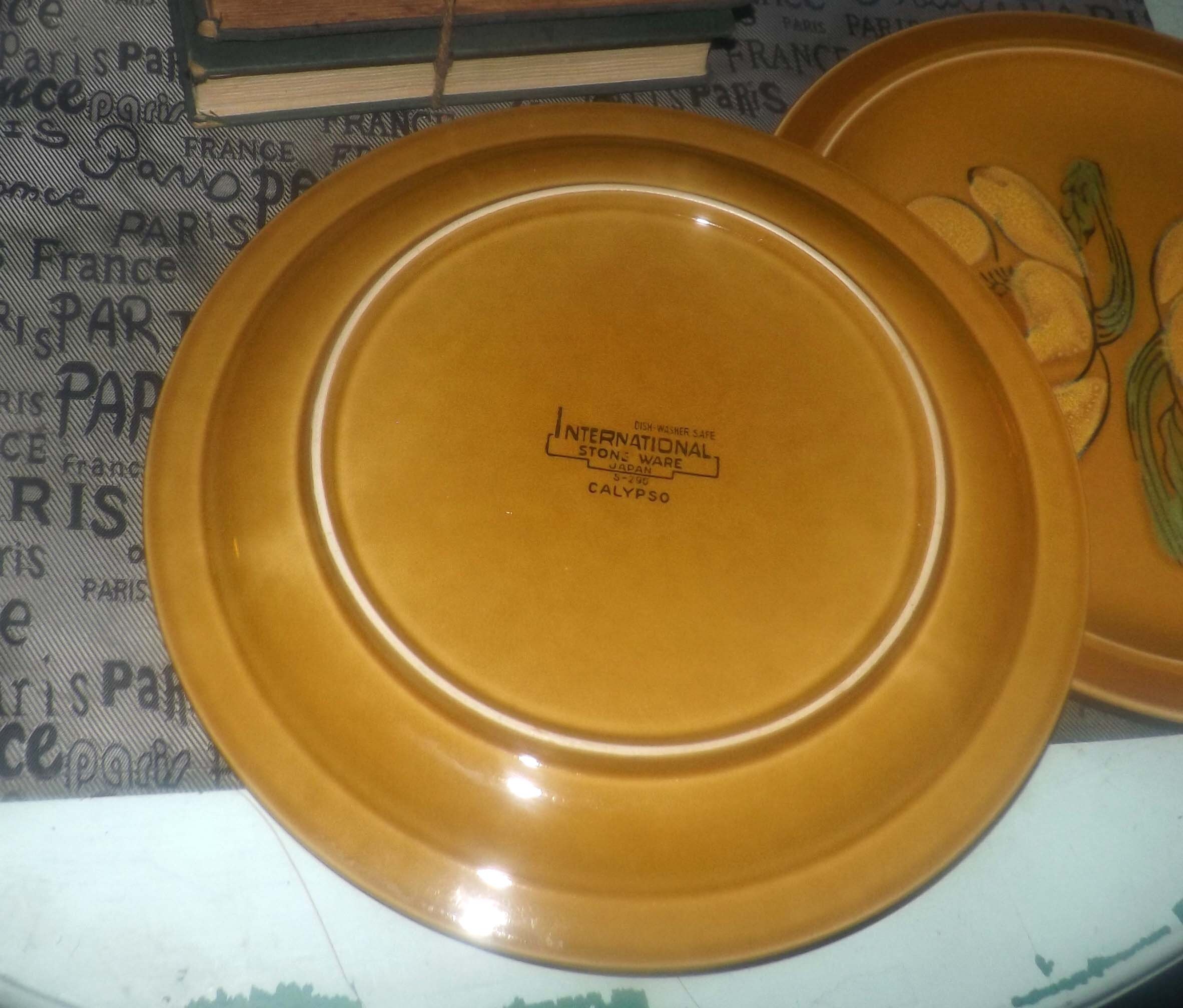 International Stoneware Calypso S296 large stoneware dinner plate made