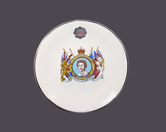 Queen Elizabeth II 1977 Silver Jubilee plate Barratts Staffordshire Prince William Pottery England. Original label, platinum edge.