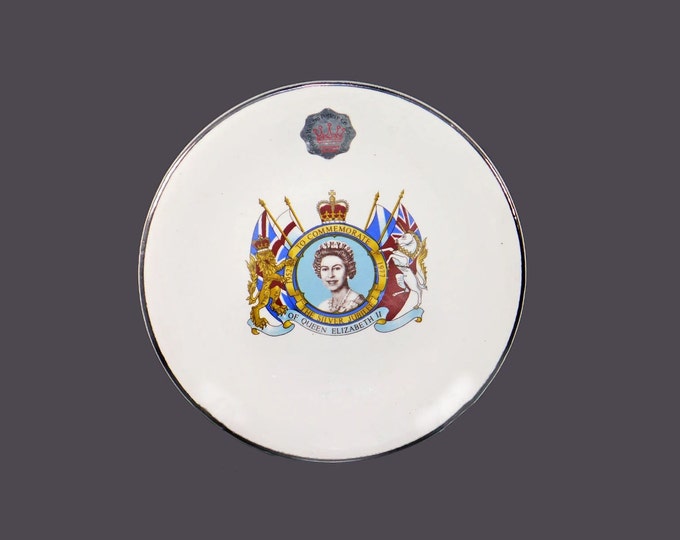 Queen Elizabeth II 1977 Silver Jubilee plate Barratts Staffordshire Prince William Pottery England. Original label, platinum edge.