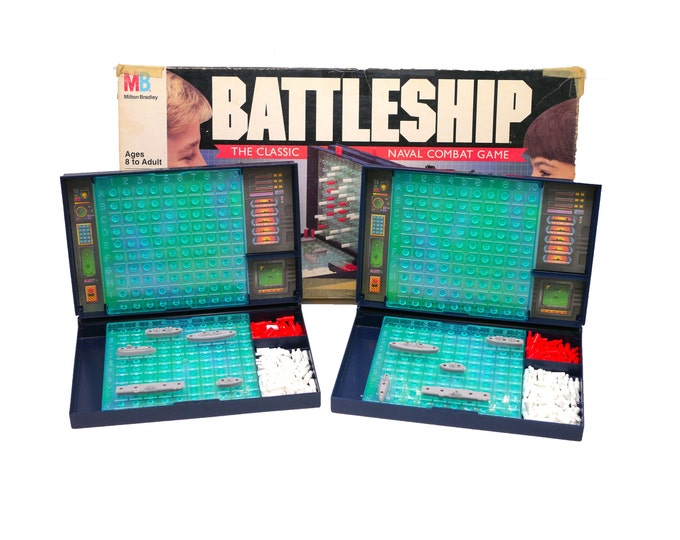 Battleship board game published in 1990 by Milton Bradley. Complete with instructions.