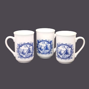 Ceramiczne kubki do herbaty Churchill China Delft Windmill w kolorze niebiesko-białym, wyprodukowane w Anglii. Zestaw 3 kubków.