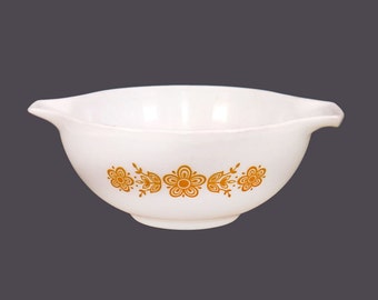 Retro Pyrex Butterfly Gold 443 2.5 quart Cinderella glass mixing bowl made in USA.