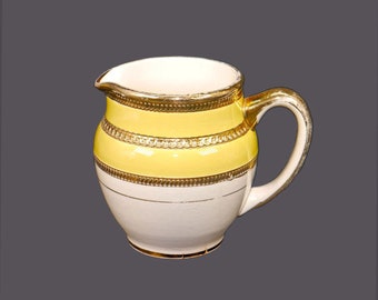 Sadler 2631 hand-decorated creamer jug made in England. Flaws (see below).