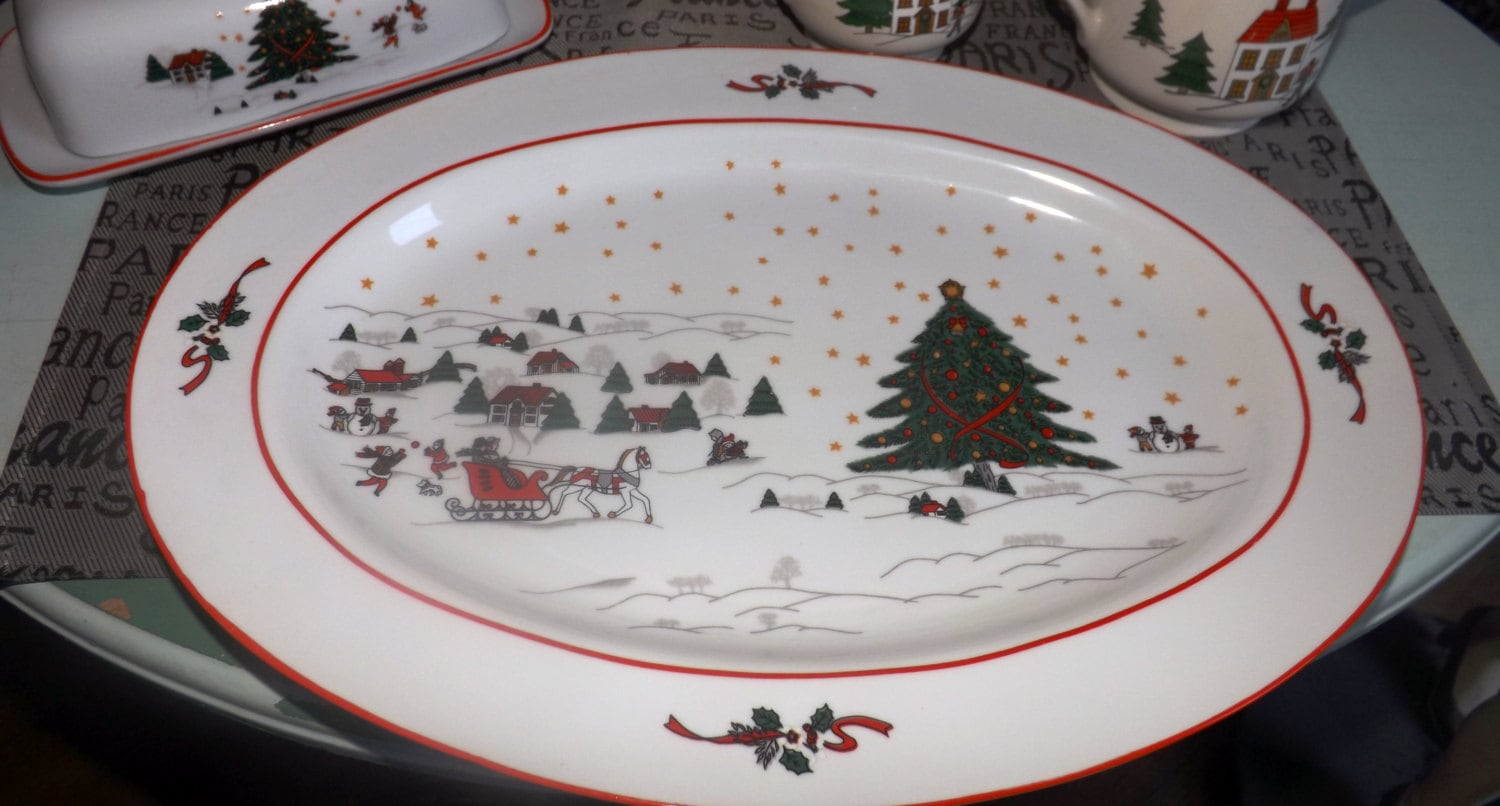 HOLD. Vintage (c.1980s) large, oval platter in the Christmas Pleasure