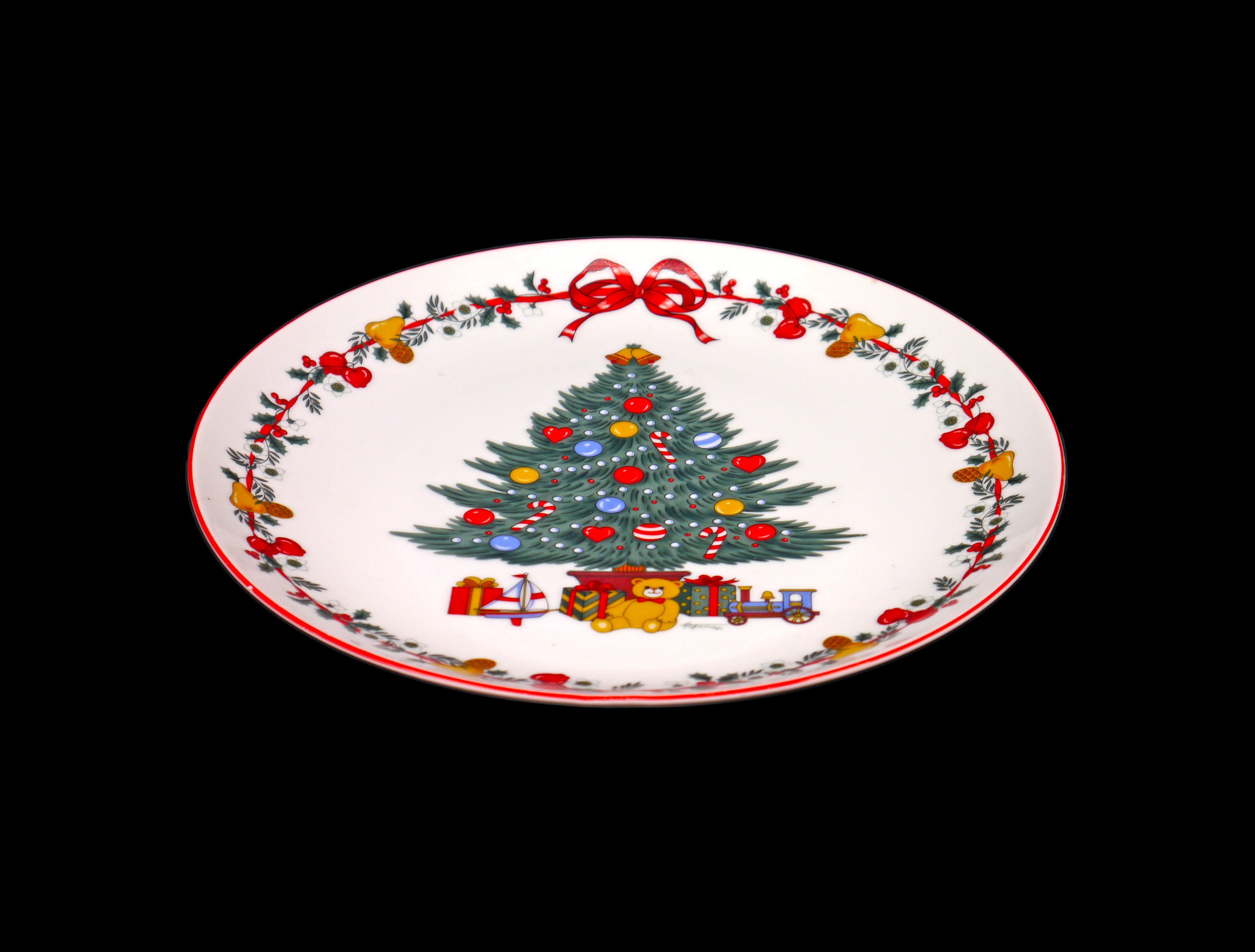 Yamaji Himark Christmastime dinner plate made in Japan.