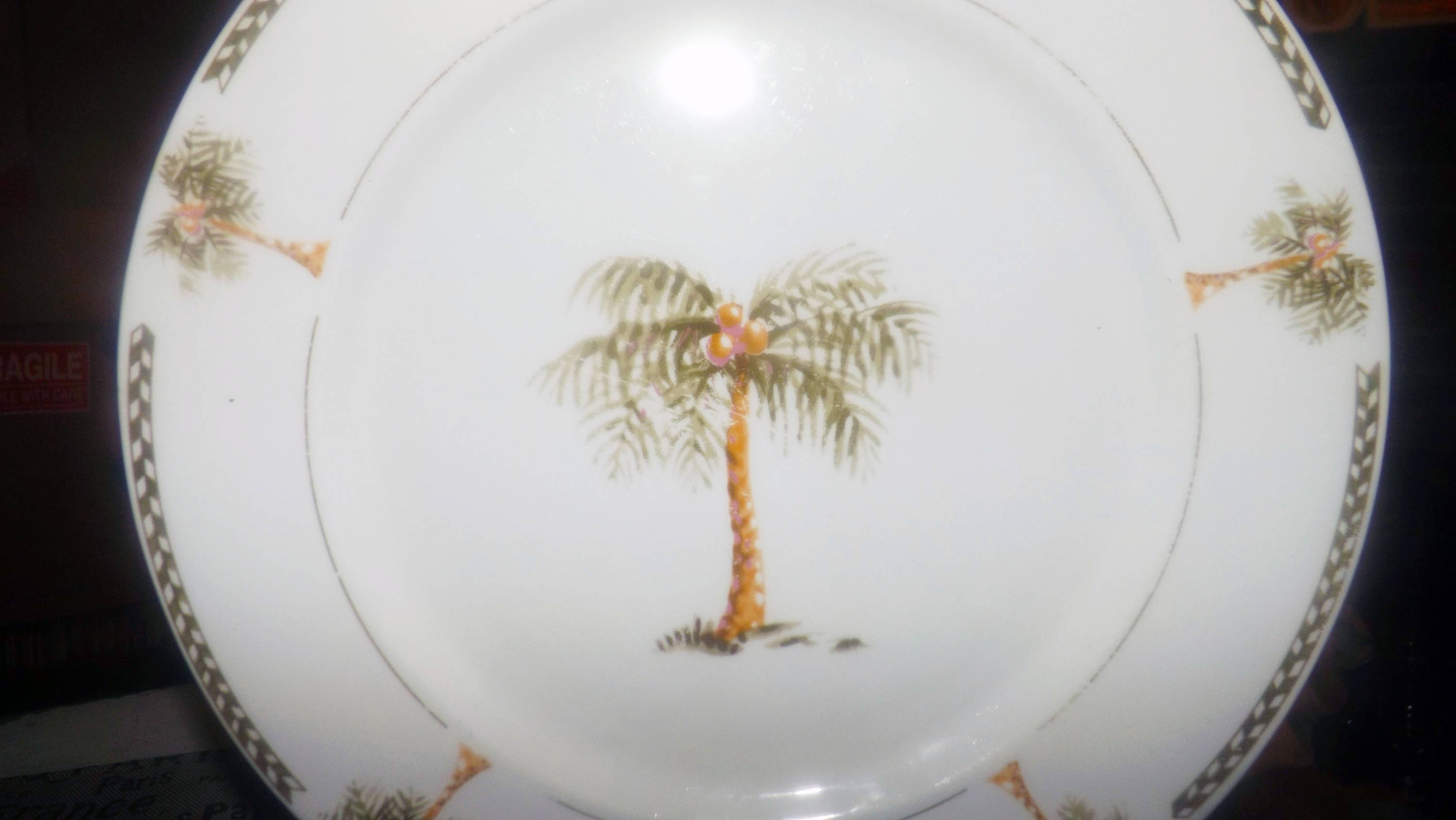 Gibson Designs Bahamas pattern large dinner plate. Central palm tree