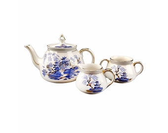 Vintage Gibsons England Blue Willow teapot, cream, sugar bowl. Classic blue-&-white Chinoiserie.