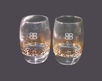 Paar Baileys Irish Creme Liqueur Gläser. Geätztes Glasbranding und Goldpunkte. Groß für die Feierlichkeiten des neuen Jahres.
