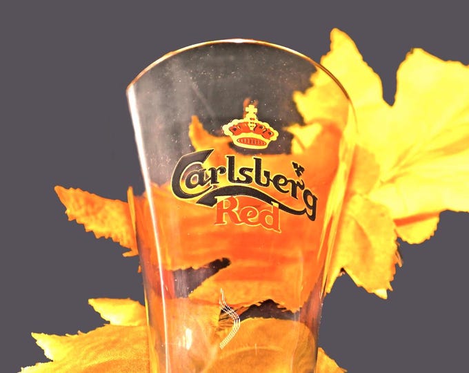 Carlsberg Red pilsner beer pint glass. Etched-glass branding, gold rim.