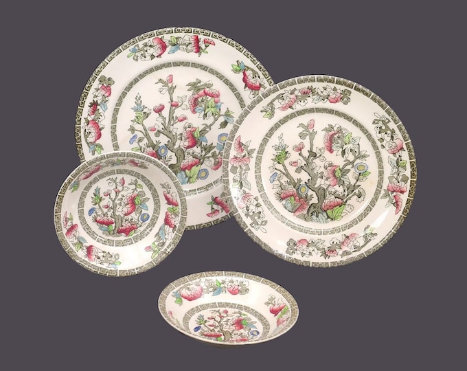 Four pieces of Johnson Brothers Indian Tree tableware. Classic Chinoiserie made in England. Flaws (see below).