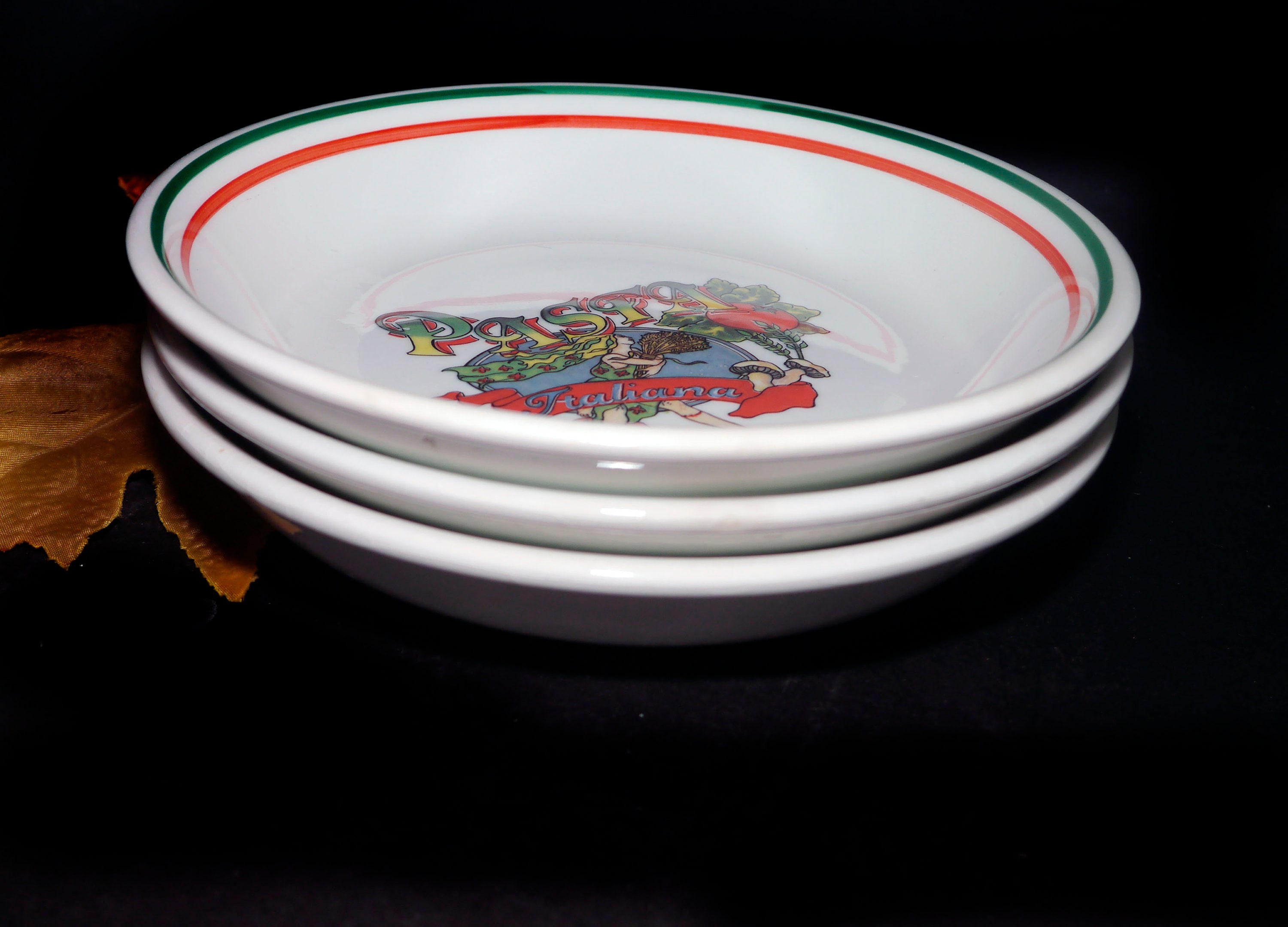 Three TreCi Pasta Italiana individual pasta bowls. Central wording
