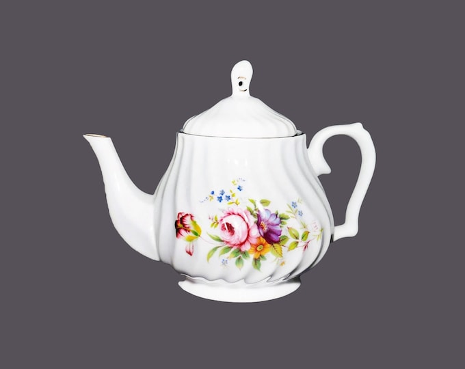 Royal Oak four-cup teapot. Pink roses.