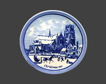 Plateel Bakkerij Schoonhoven decorative Delft Christmas plate for 1971. Laurens Church Rotterdam circa 1611. Made in Holland.