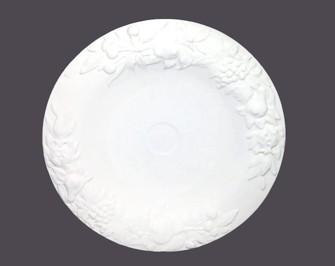 Antica Fornace Ceramiche da Tavola all-white round nacho serving platter made in Italy. High-relief vegetables.