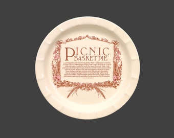 TG Green Picnic Basket Pie recipe pie plate | pie baker made in England.