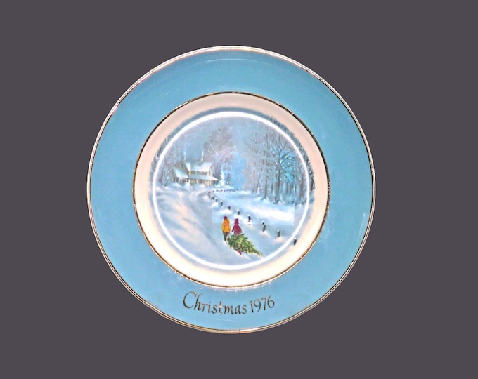 Wedgwood Christmas 1976 decorative plate Bringing Home the Tree. Fourth in the series made in England exclusively for Avon.