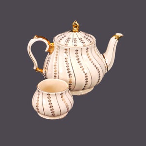 Sadler 3403 hand-decorated four-cup teapot with matching open sugar bowl made in England. Minor flaw (see below).