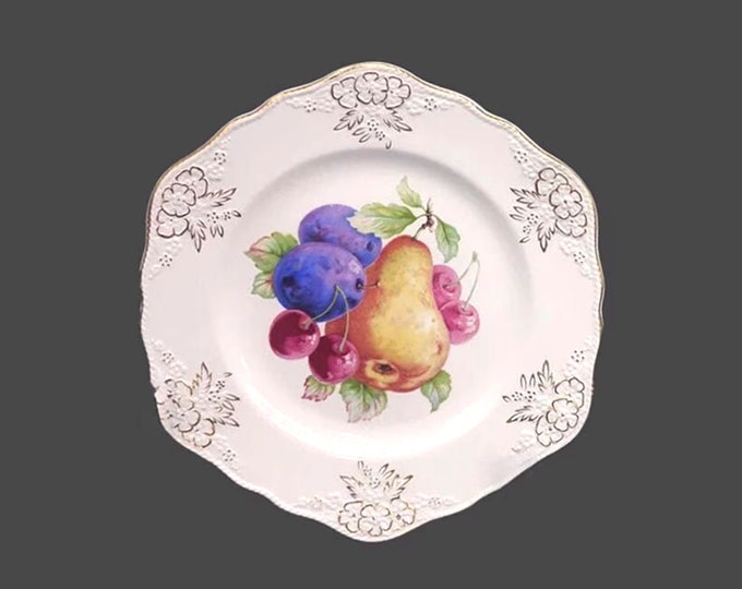 Simpsons Potters SIM17 luncheon or large salad plate. Multimotif pattern fruit center, creamware rim. Made in England.