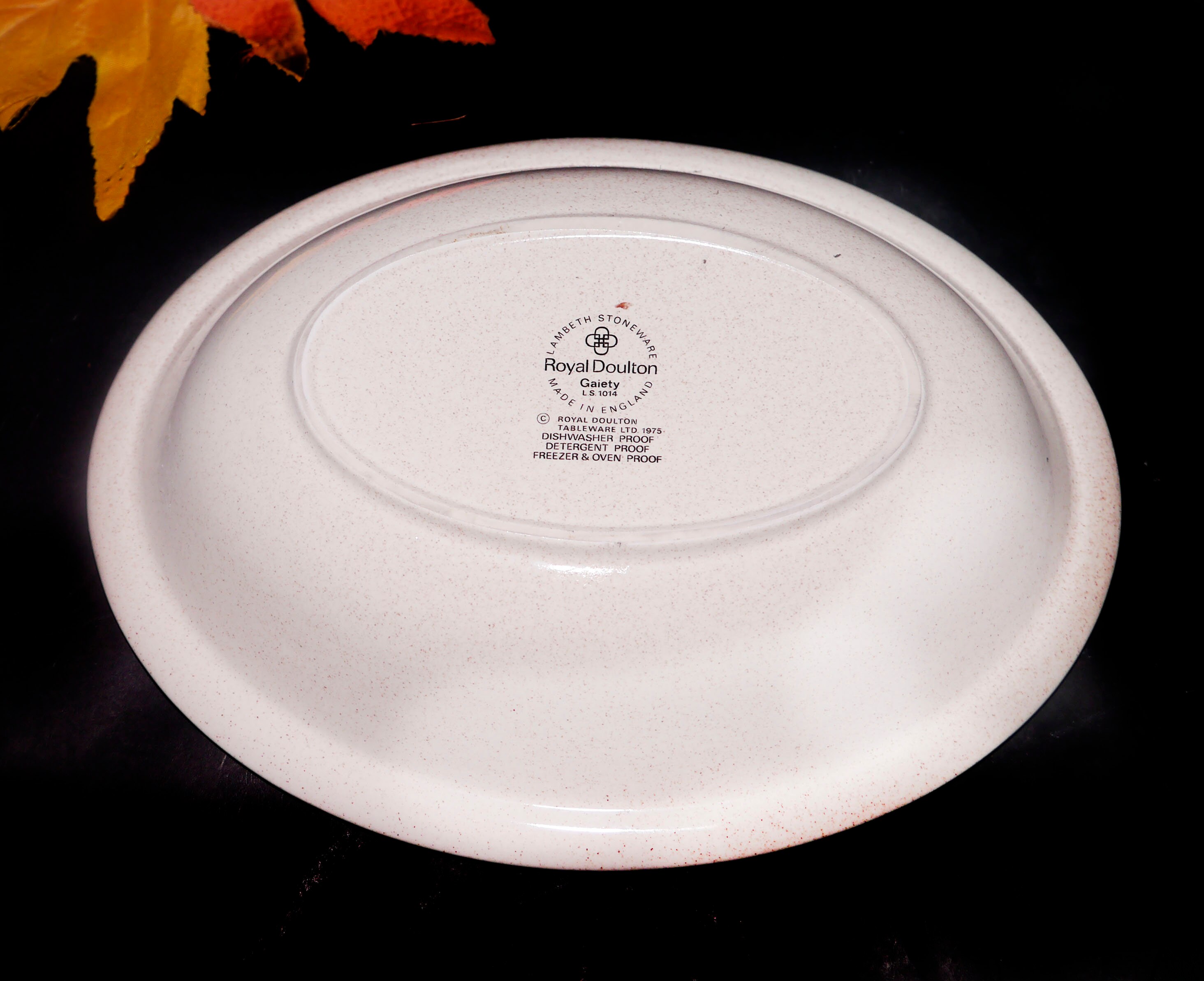 Royal Doulton Gaiety LS1014 oval rimmed stoneware vegetable serving