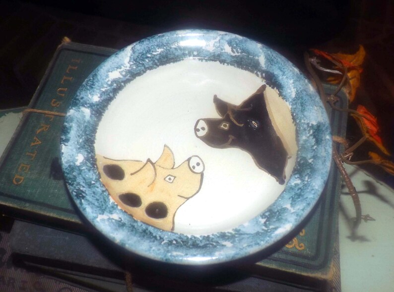 Annette McCourty Dumfries and Galloway Barnbarroch Pottery Scotland hand-painted spotted pigs dish Vintage sugar cubes bowl. late 1970s