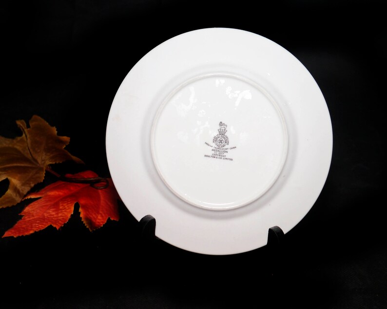 Vintage dessert or side plate made in England Sold individually. Royal Doulton Medallion TC1077 bread 1970s