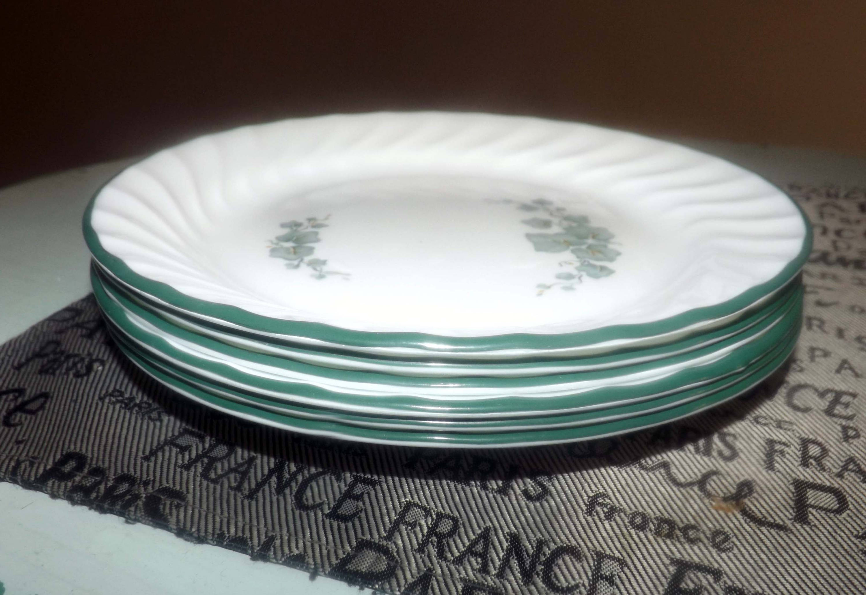 Vintage (1995) Corelle USA Callaway salad or side plate. Made in USA.