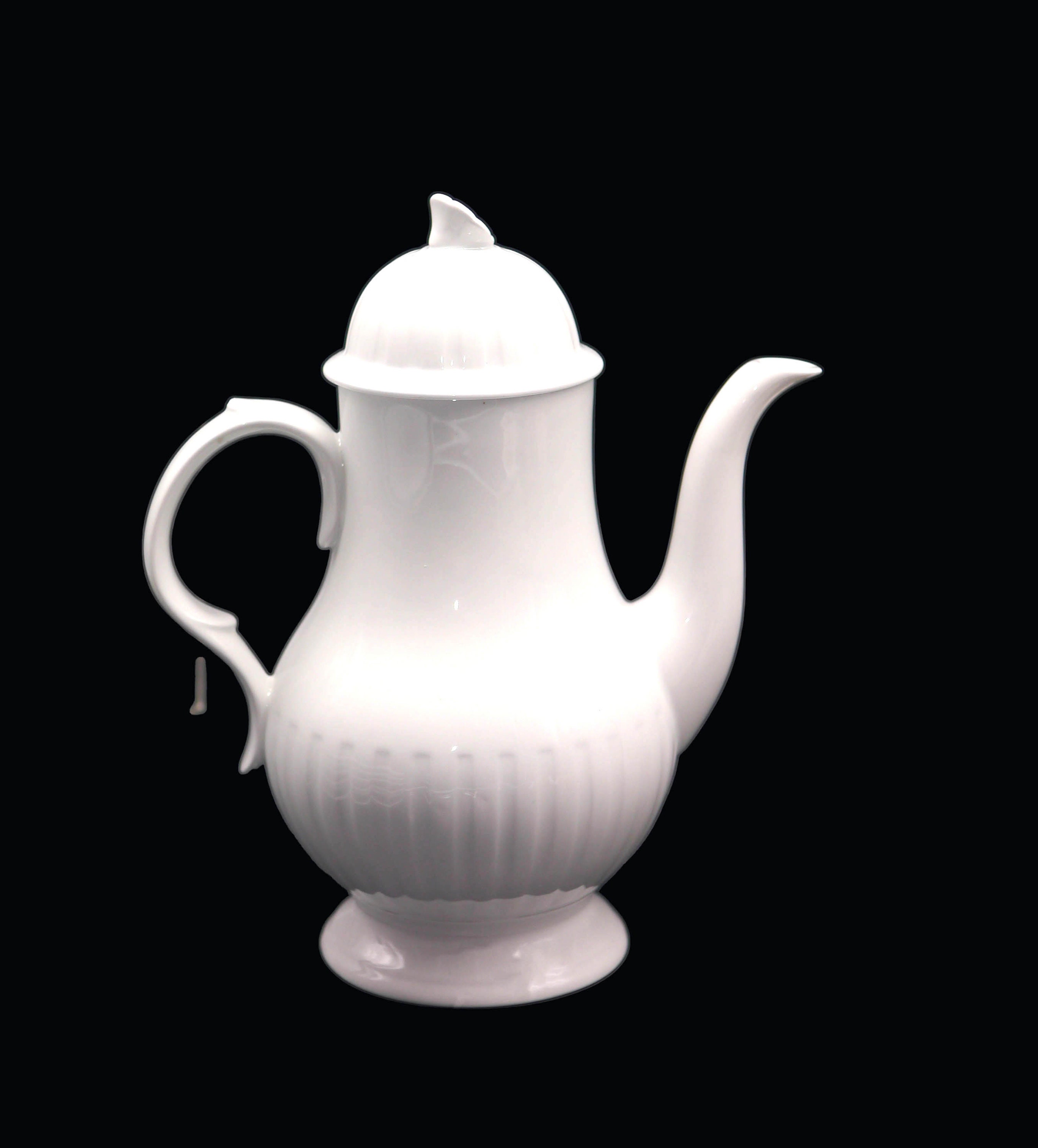 Alfred Meakin Leeds allwhite coffee pot made in England.