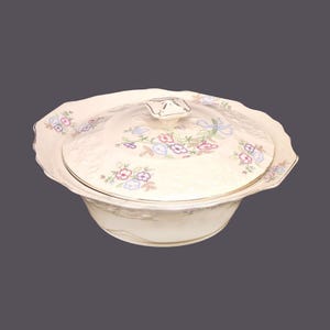 Vintage Myott Susan covered serving bowl made in England. Flowers and bows.