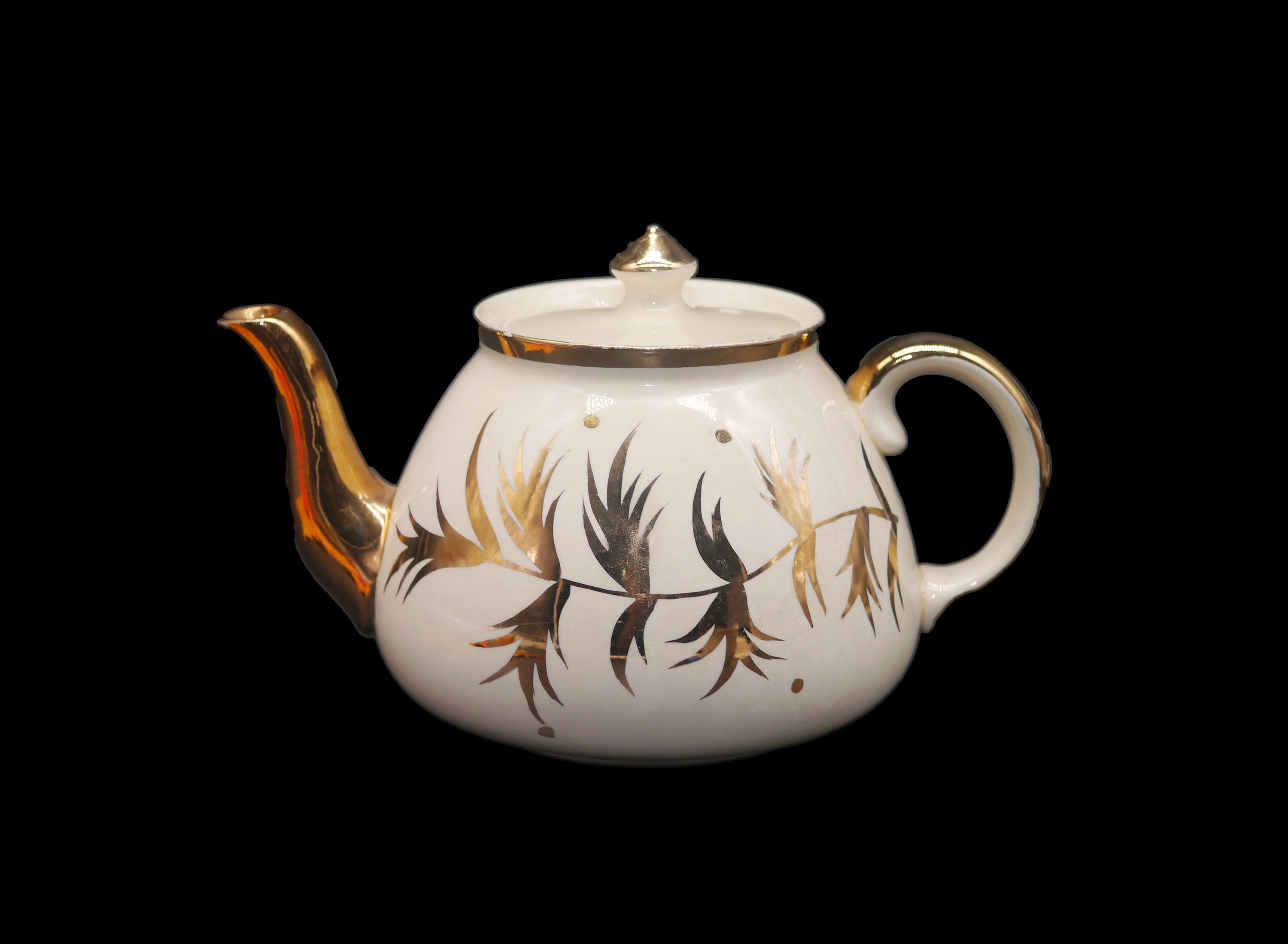 Gibsons England T720 fourcup teapot with lid. Minor flaw (see below).