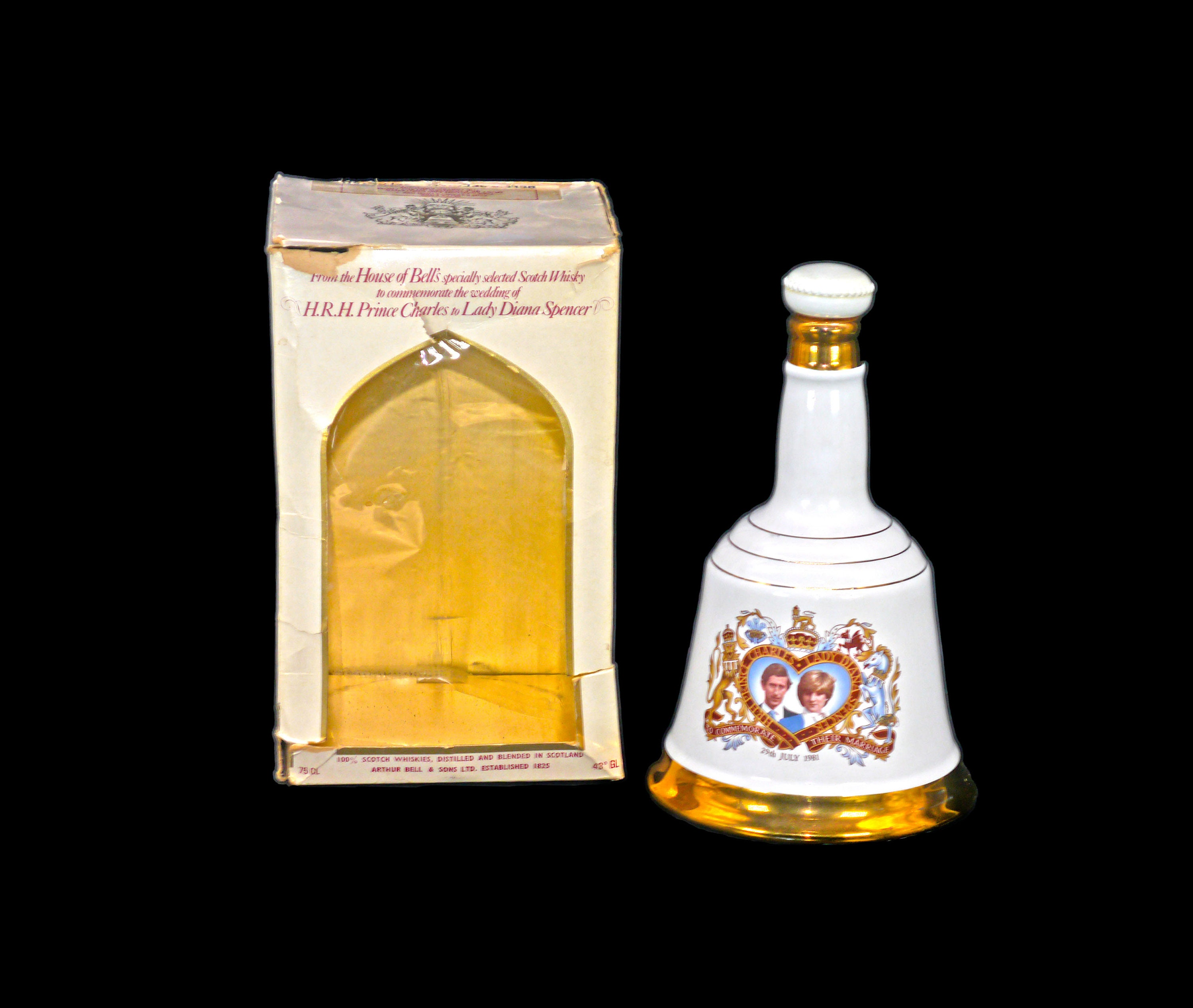 Charles & Diana Royal Wedding 1981 Bell's Scotch Whiskey decanter with