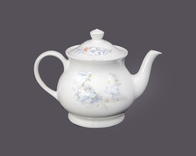 Sadler Candida four-cup teapot with lid made in England. Flaws (see below).