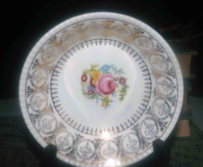 Simpsons Potters Vintage SOHO Athlone 606 floral and filigree fruit nappie Ambassador Ware. dessert Fondeville 1930s berry bowl