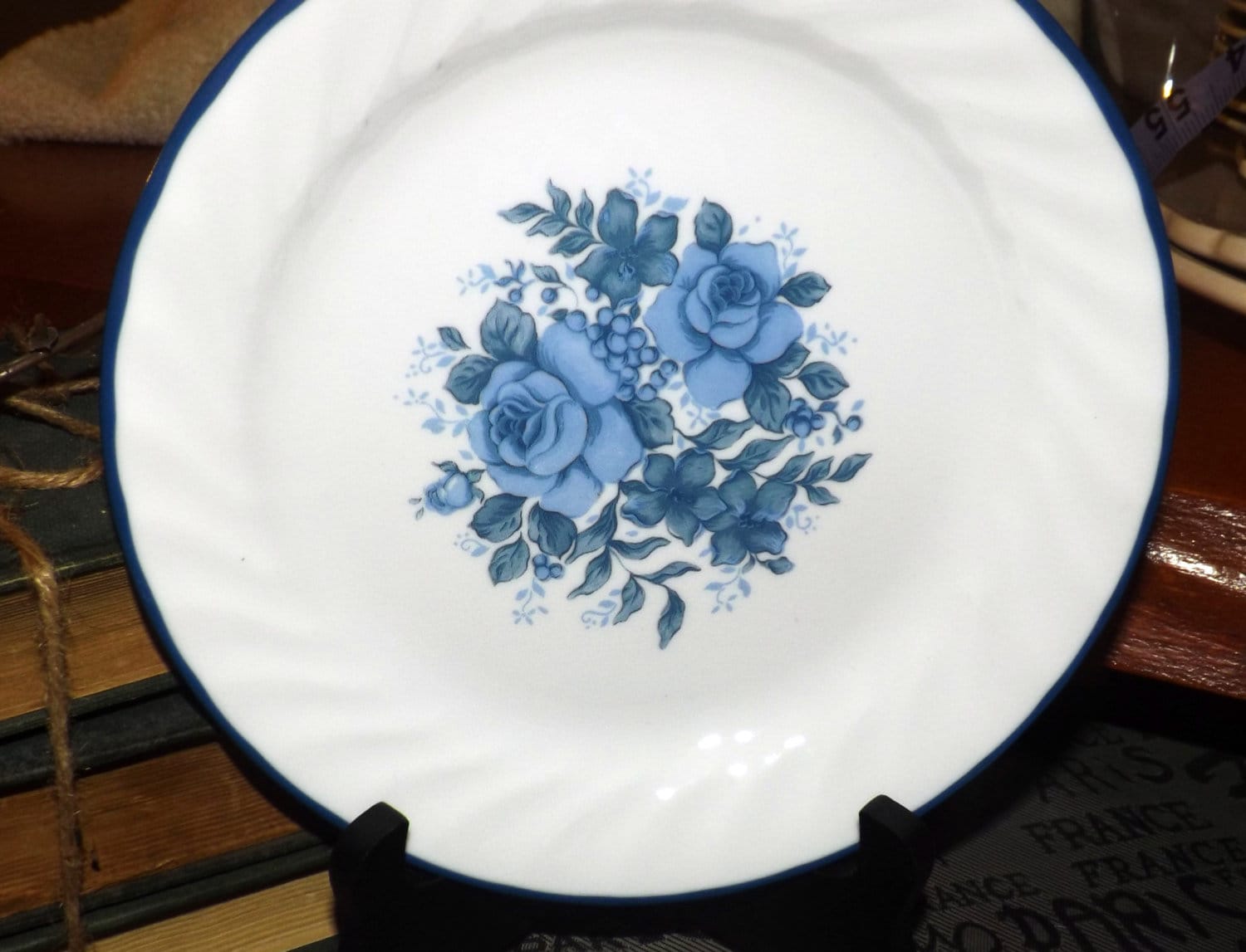 Vintage (1997) Corelle Blue Velvet salad or side plate. Blue roses