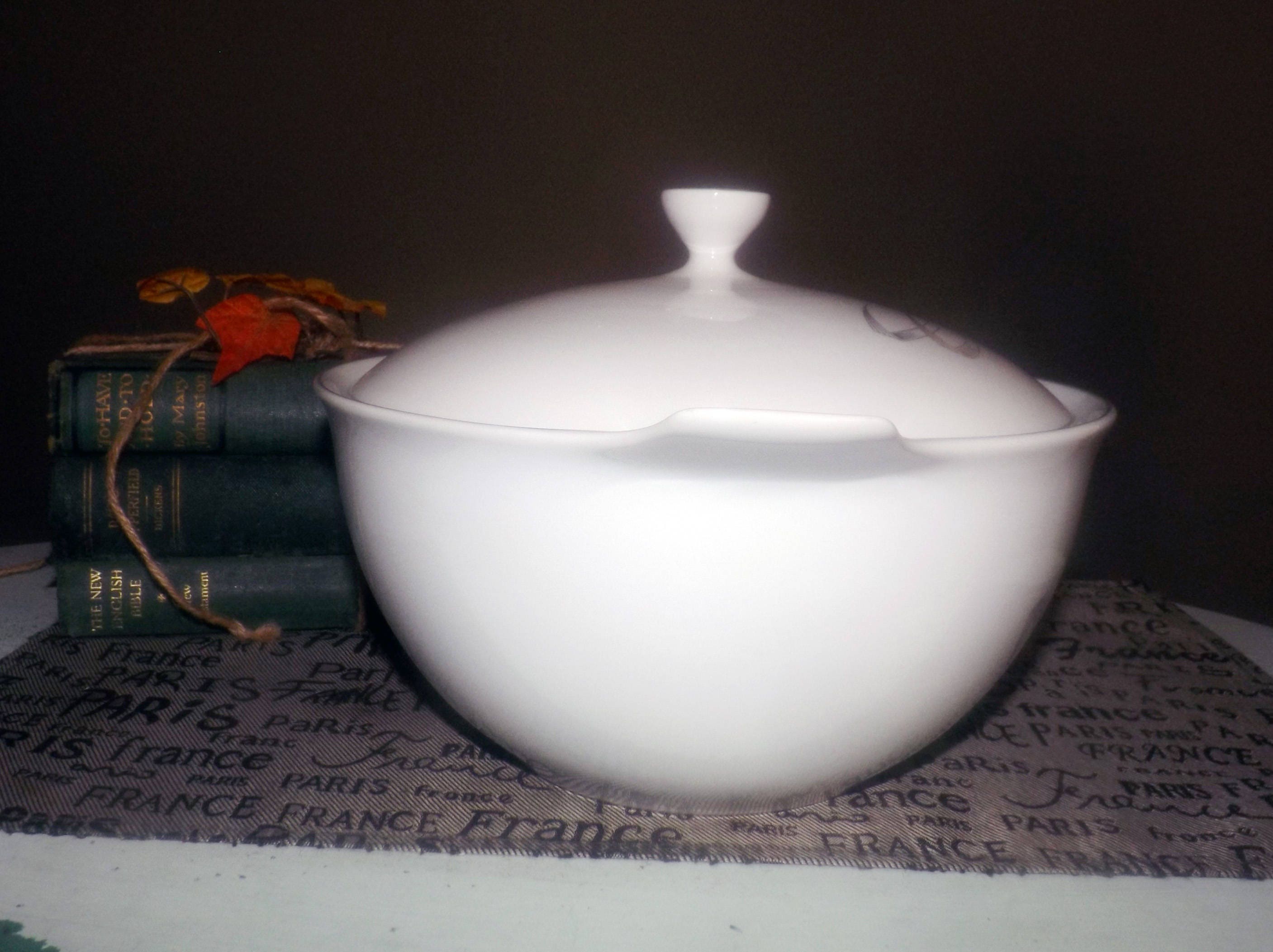 Vintage (1960s) Porzellan Mirella covered serving bowl tureen. Grey