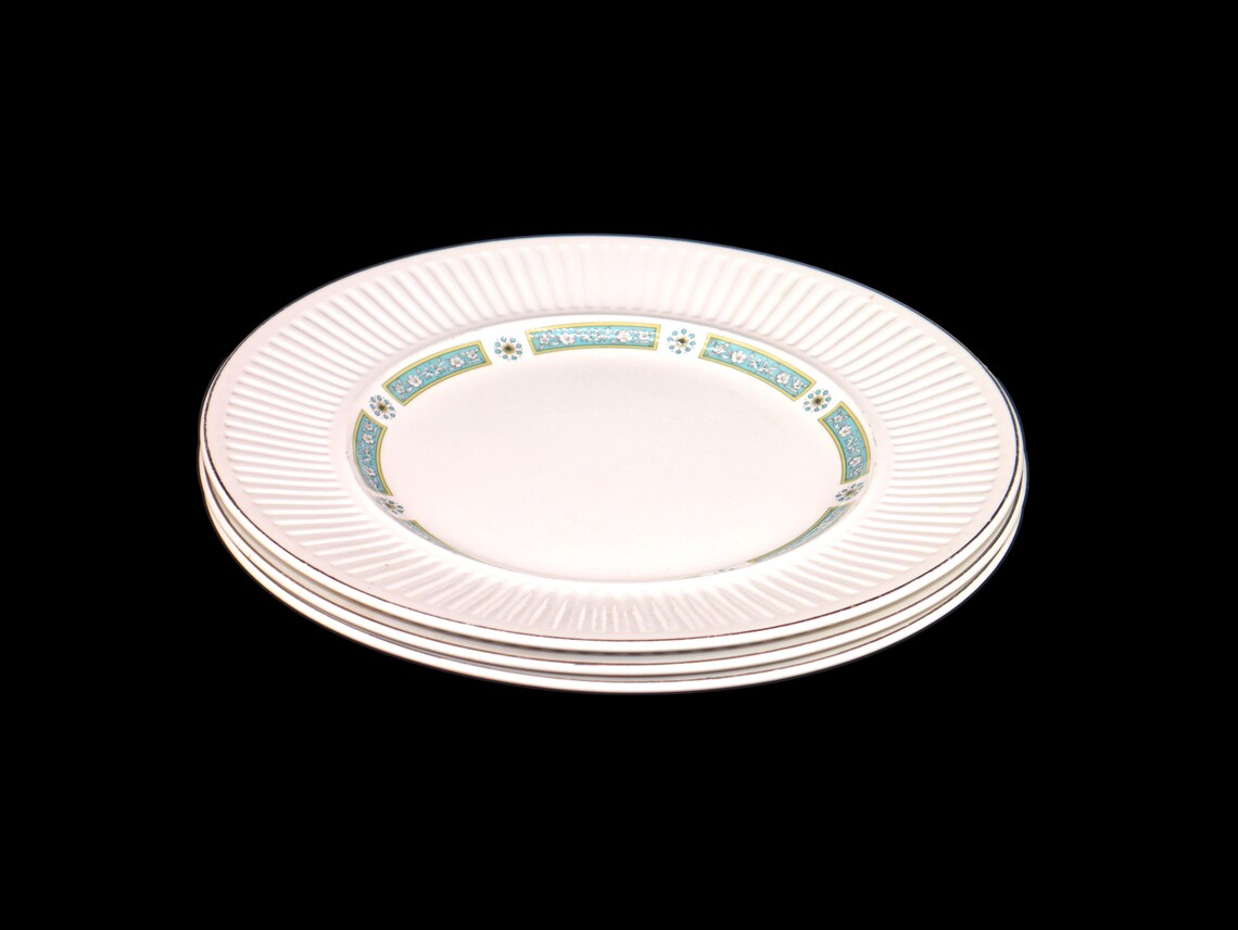 Three Johnson Brothers JB323 Dinner Plates Made in England. Etsy Canada