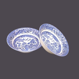 Pair of Royal Wessex | Swinnertons Blue Willow coupe cereal bowls. Classic blue-and-white Chinoiserie made in England. Flaw (see below).