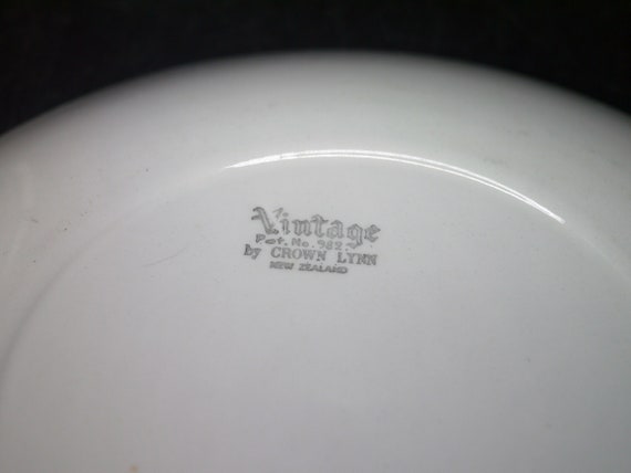 Vintage Crown Lynn Vintage 982 Dinner Plate Made in New Zealand