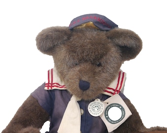 Radcliffe Fitzbruin Boyds Bear #912020 in abito da marinaio. Orsetto fatto a mano, etichette originali. Collezione dell'archivio degli orsi di Boyd. USS Bearmerica