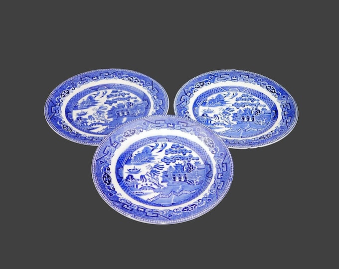 Three antique Wedgwood Blue Willow dinner plates. Classic blue-and-white Chinoiserie made in England. Flaws (see below).