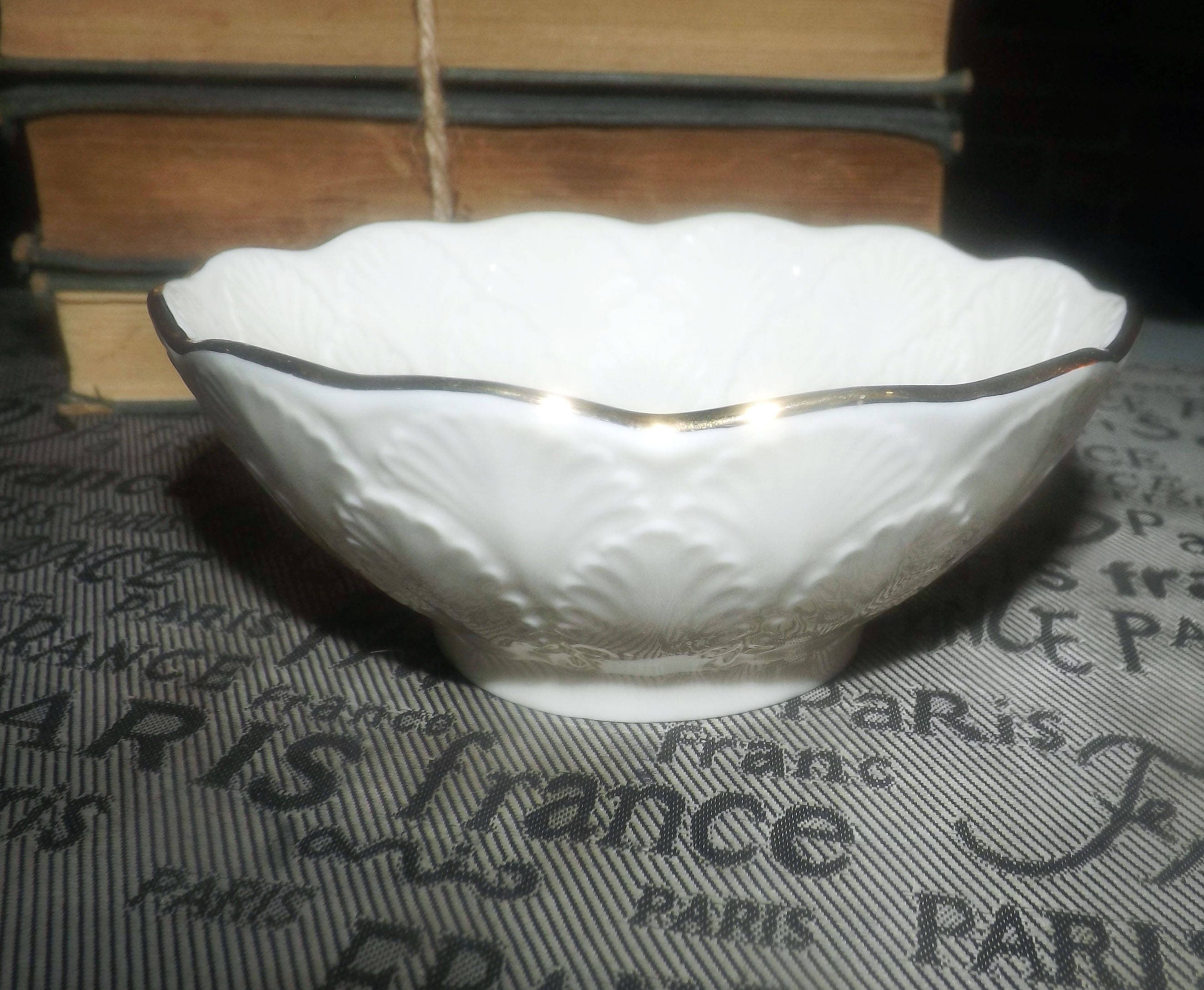 Home & Living Gold trim Lenox Embossed Leaf design small bowl Dining