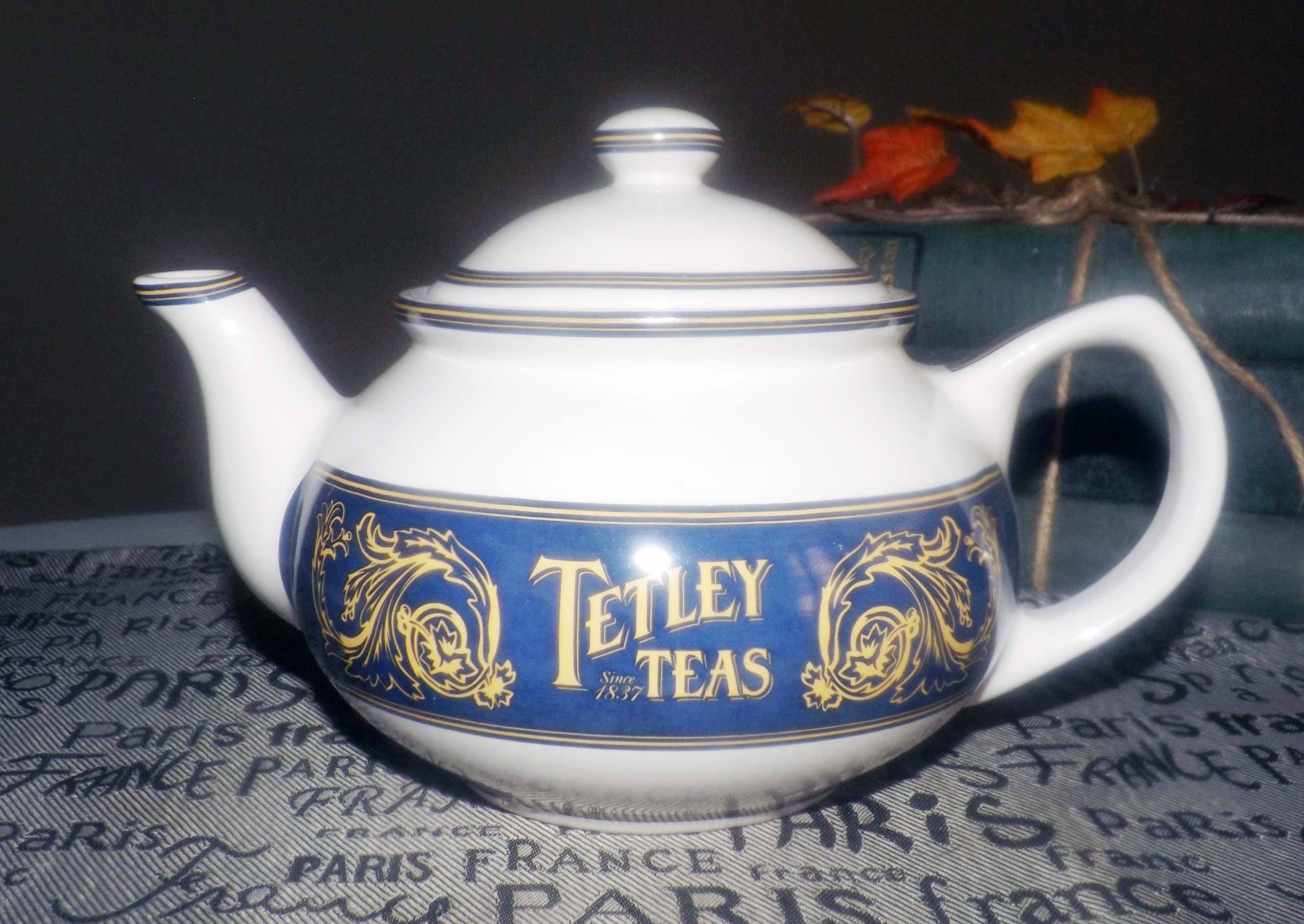Vintage (1980s) Tetley Teas Collector Edition teapot with lid. Made by