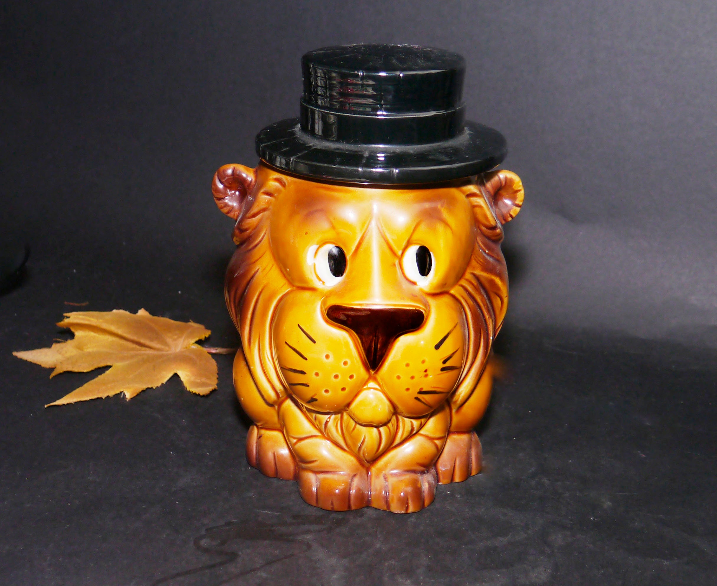 Vintage (1960s) Lion Cookie Jar made in Japan. Great vintage kitchen